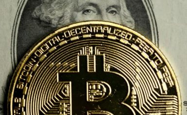 Bitcoin potrebbe raggiungere 15.000 dollari entro fine luglio secondo John McAfee